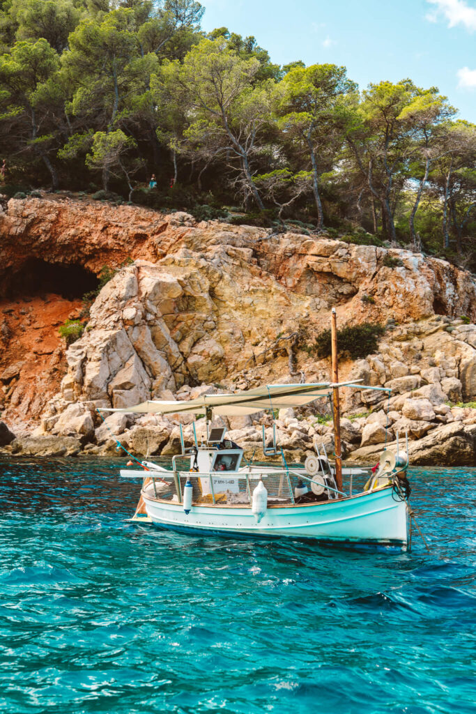 Small fishing boat at Puerto de San Miguel