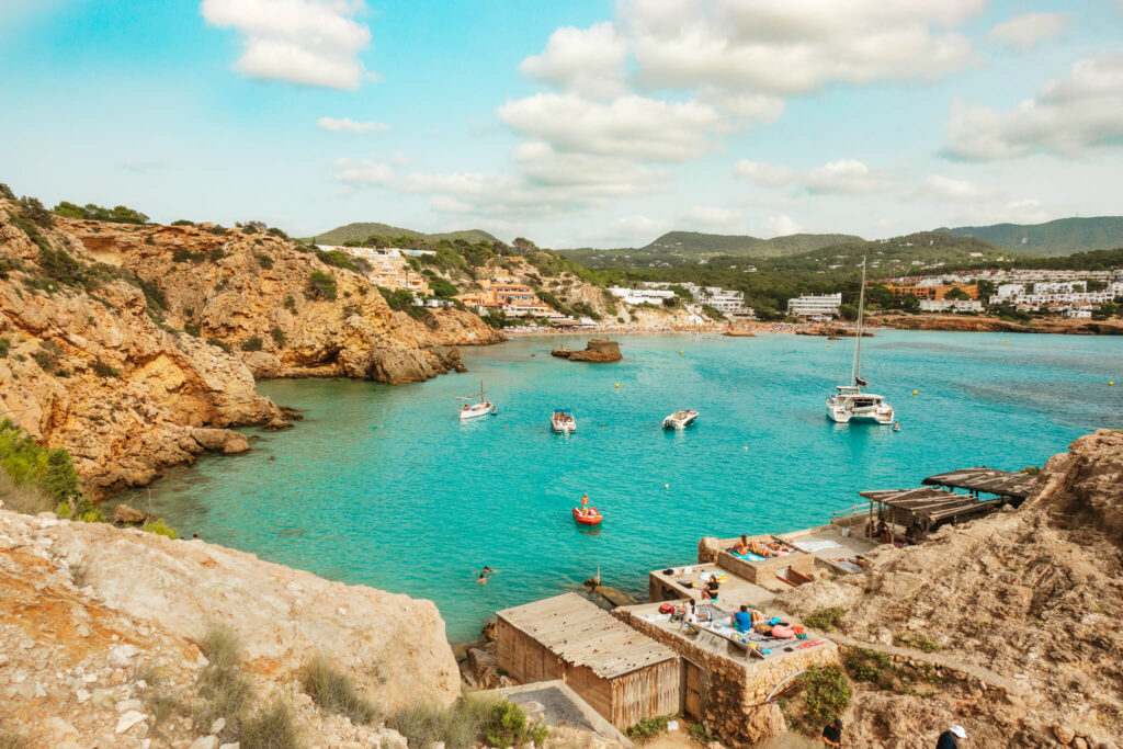 Casetes de pescadors de Cala Tarida