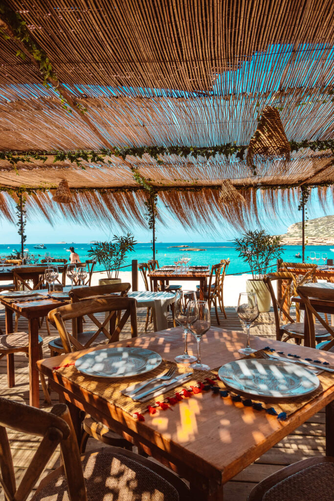 Outdoor terrace with a sea view at Restaurante S'Illa Des Bosc